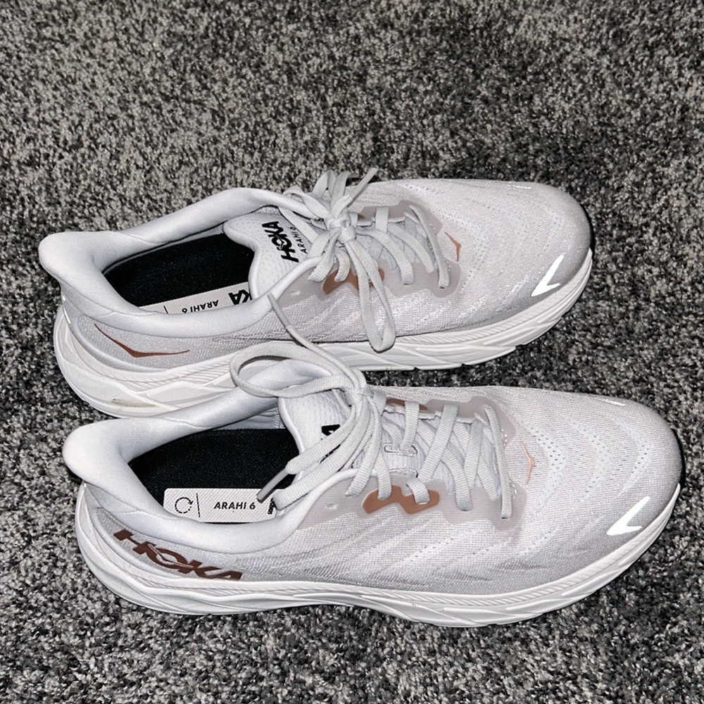 Hoka Arahi 6